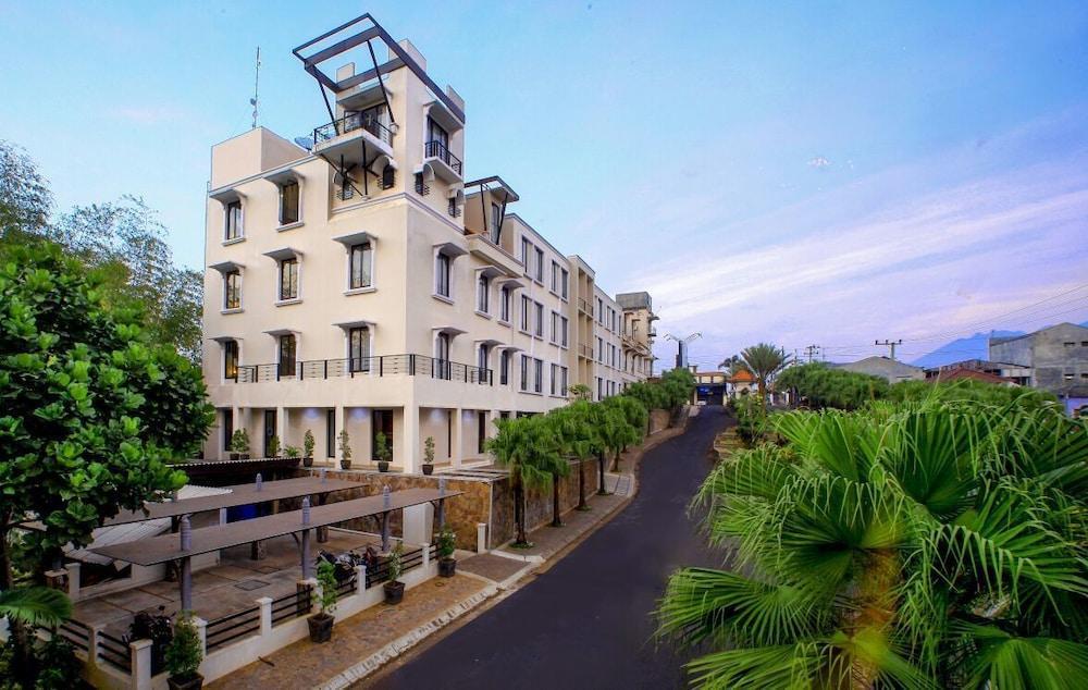 El Hotel Malang Zewnętrze zdjęcie